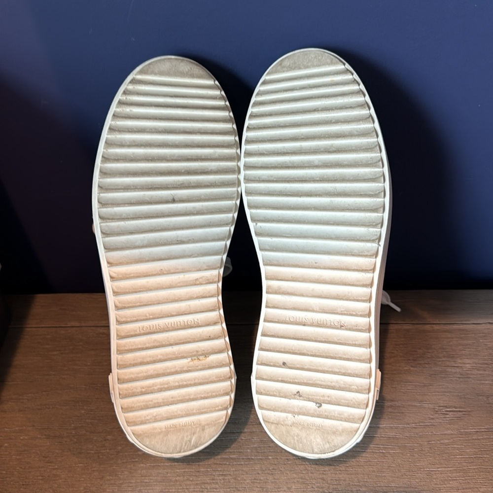 Louis Vuitton women’s Time Out Sneakers white size 37.5 - Picture 10 of 13